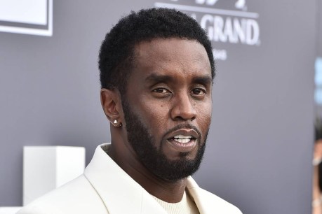 Diddy trying to obstruct from jail: prosecutors