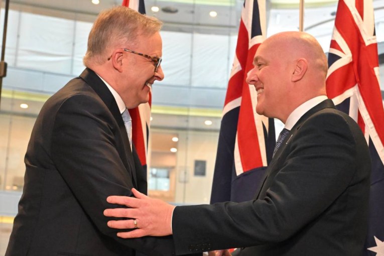 Albanese jets to NZ resort town for weekend talks 