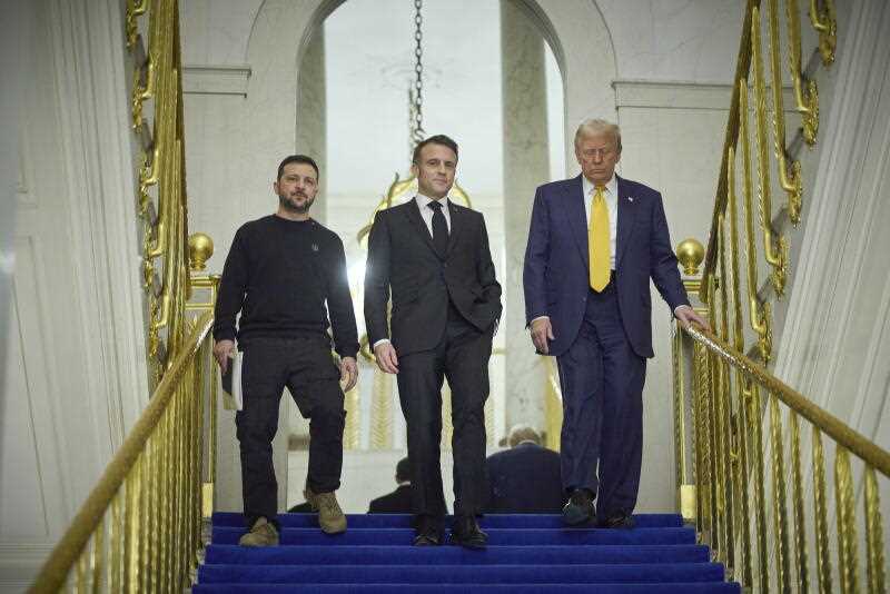 Volodymyr Zelenksy, Emmanuel Macron, Donald Trump