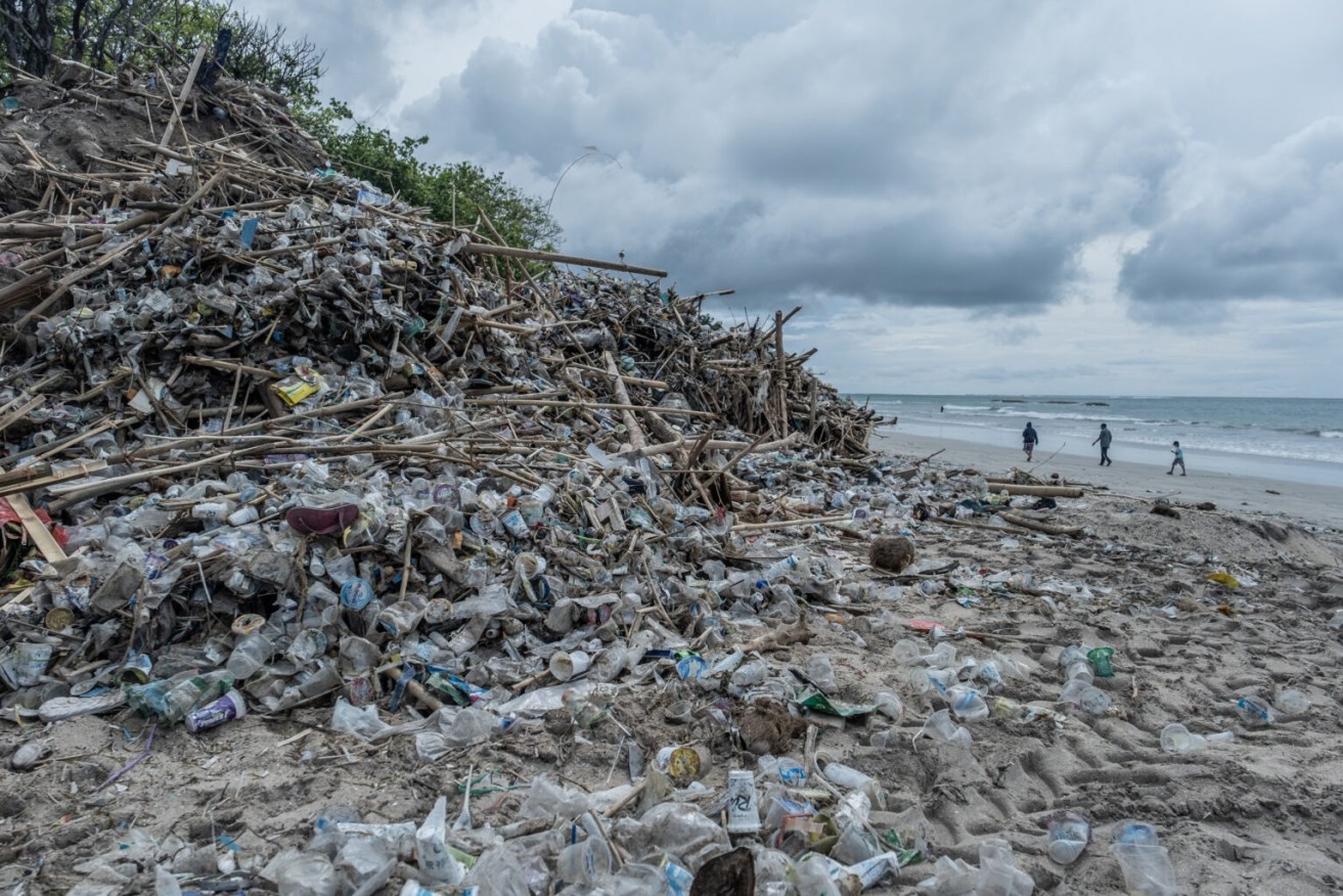 Bali has as problem, this is how it's cleaning up its ocean of plastics