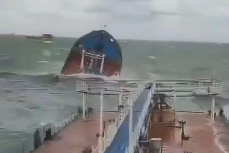 Watch as Russian tanker breaks apart in storm