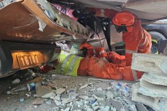 Quake aid arrives, Aussies flown home