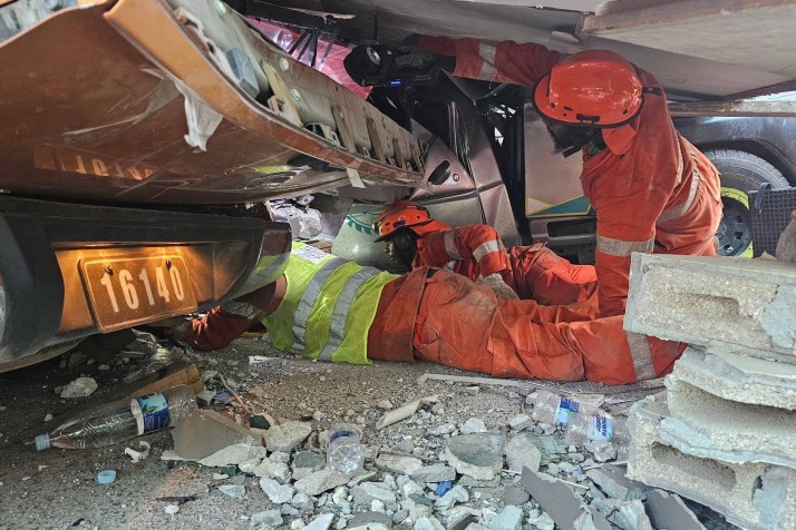 Quake aid arrives, Aussies flown home