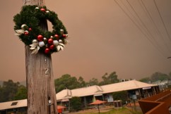 Several states fight blazes, brace for Xmas infernos 
