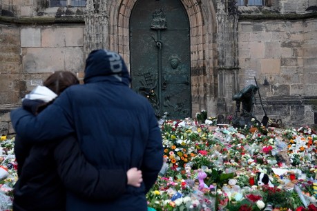 Warnings about alleged Christmas market killer