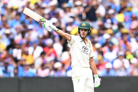 Konstas&#8217;s debut fireworks puts Australia on top at MCG