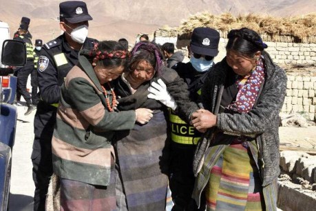 Search for survivors as earthquake toll surges