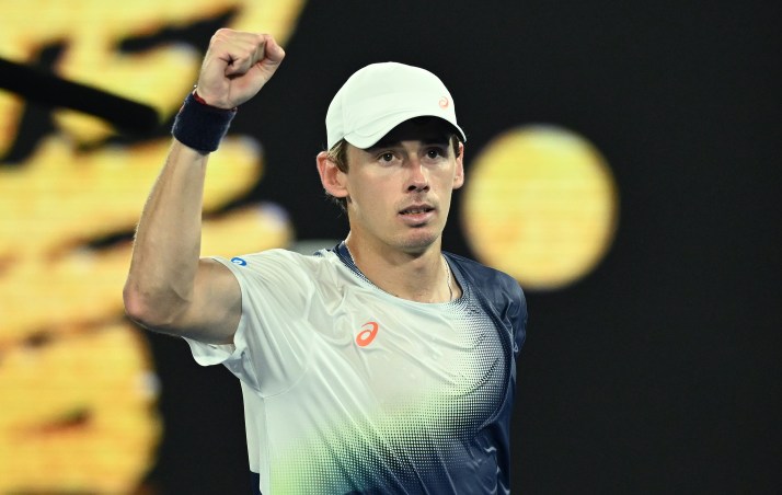 De Minaur powers on with crucial victory