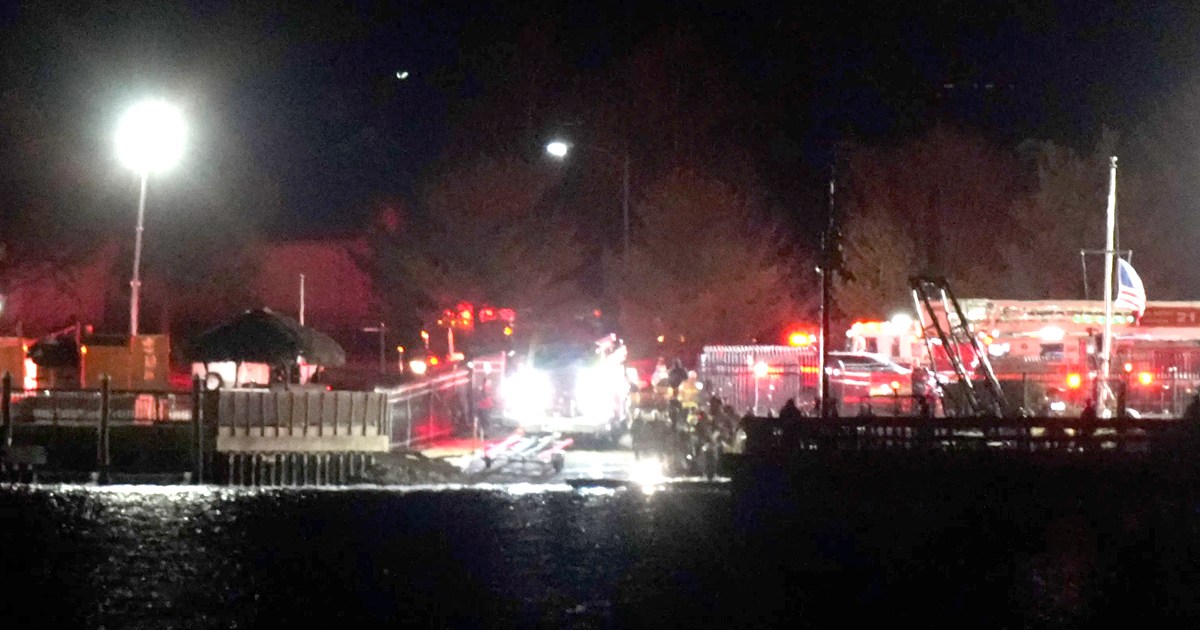 Plane collides with helicopter at Washington Airport