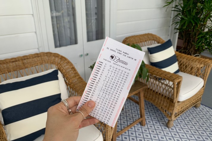 Lone winner scoops record lottery pool