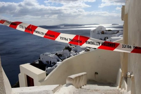Thousands flee Santorini in face of 'seismic storm'