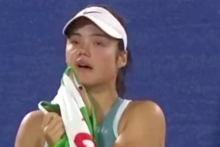 Raducanu thanks fans after alarming court incident