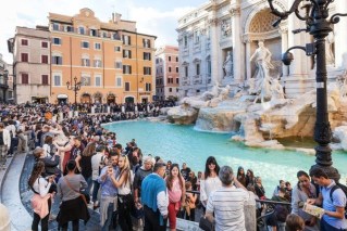 Tourist fined and banned after Trevi Fountain dip