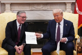 Trump accepts unprecedented royal invite