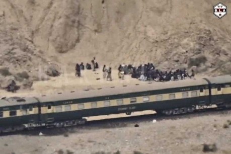 Pakistan kills militants who hijacked train