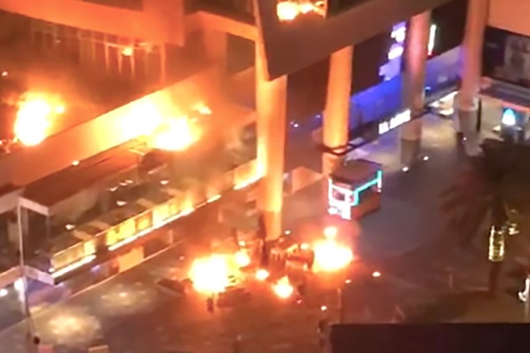 Hundreds evacuated after fire in tourist hotel