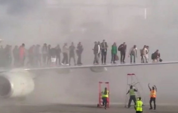 Passengers on wing as plane catches fire 