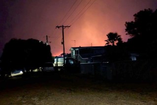 Seaside hamlet under threat as bushfire rages