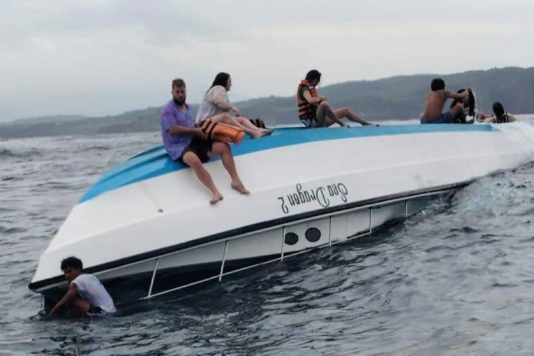 Australian killed in snorkeling boat capsize off Bali