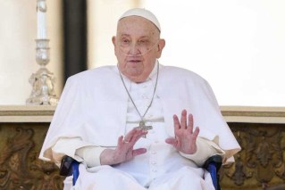 Pope's first Vatican appearance after hospital
