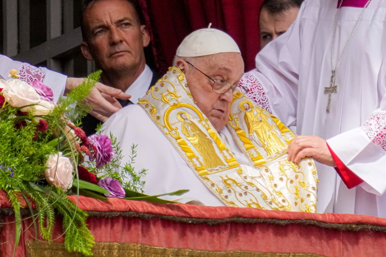 Pope meets Vance and greets cheering crowd