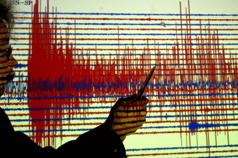 Magnitude 4.6 quake rattles NSW town 