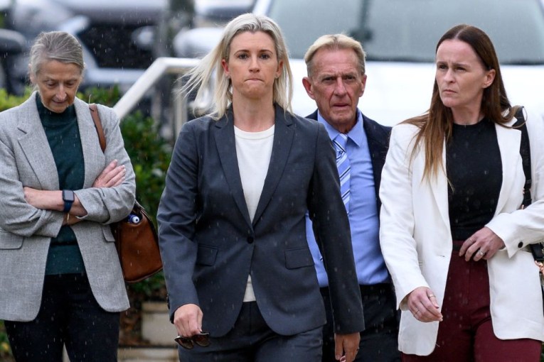 Hero cop thought Bondi stabber 'would kill me' 