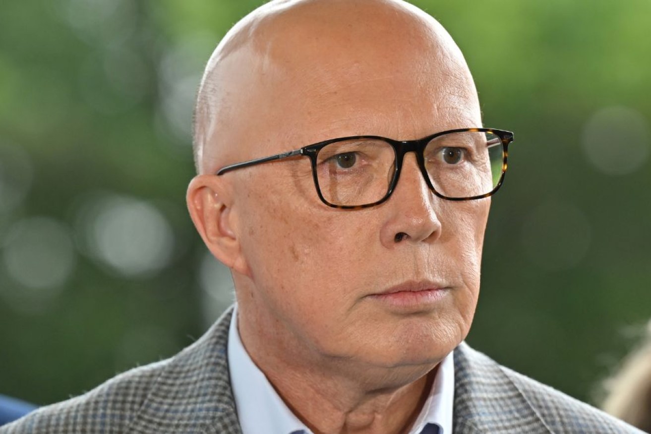 Peter Dutton says he won't 'muck around' with independents or third parties' to form government.