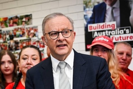 Final poll puts Labor in box seat for majority
