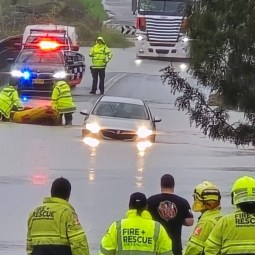 Residents evacuated amid major NSW flood threat