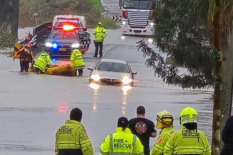 Residents evacuated amid major NSW flood threat