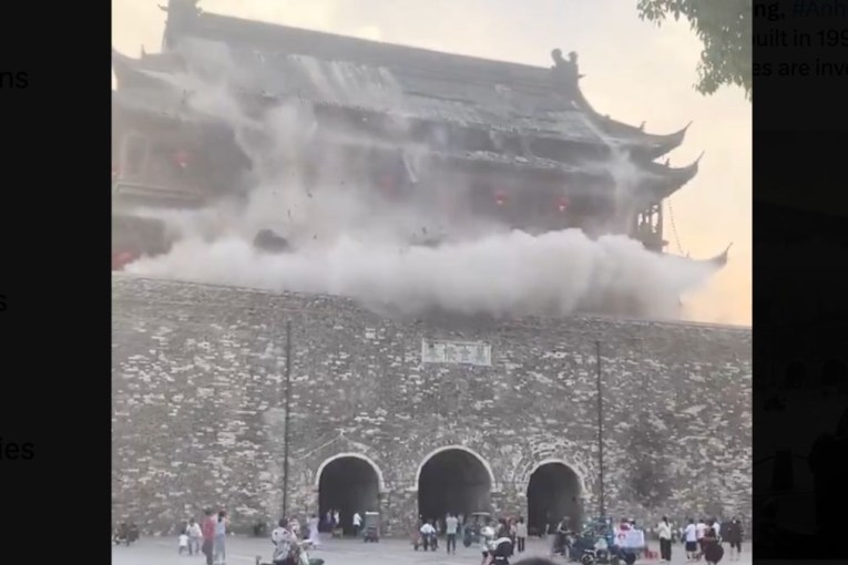Tourists scramble as China attraction crashes down 