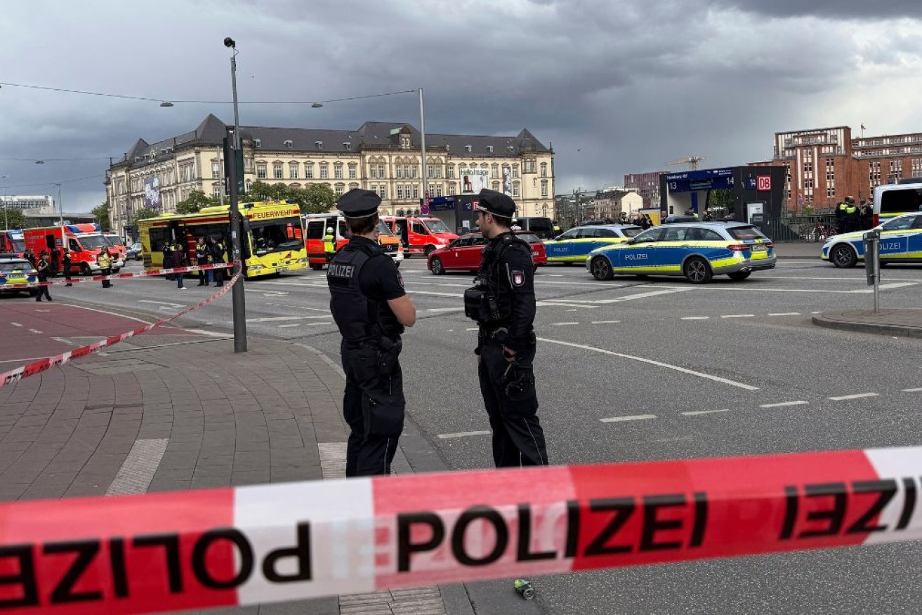 Police say a woman was arrested after a stabbing at the railway station in Hamburg.