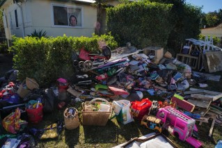 Flood-stricken locals begin mop-up, sweat on support