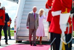 King, Queen arrive in Canada in show of support