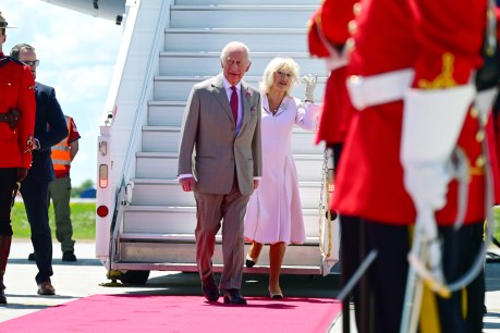 King, Queen arrive in Canada in show of support