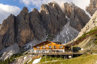 Hut-hopping in Italy's Ampezzo Dolomites