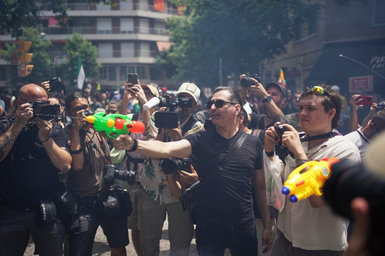 Smoke and water pistols in 'overtourism' demos