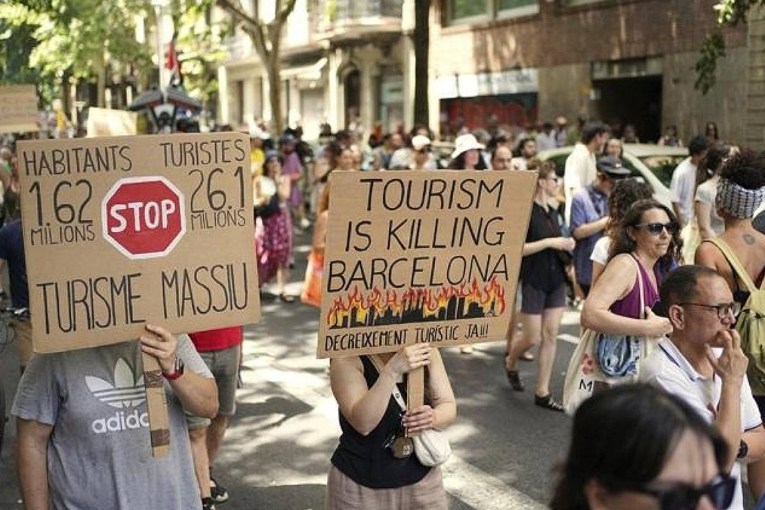 How tourism pushed Barcelona to breaking point