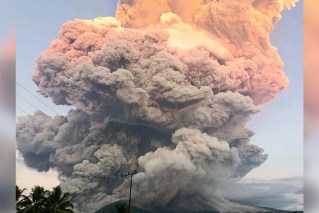 Bali flights cancelled as Indonesian volcano erupts