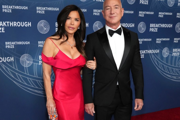 Change of plan for Bezos’ Venice wedding party