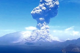 18km volcanic column disrupts Bali travel