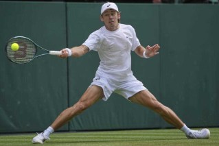 De Minaur shakes but cannot defeat Djokovic