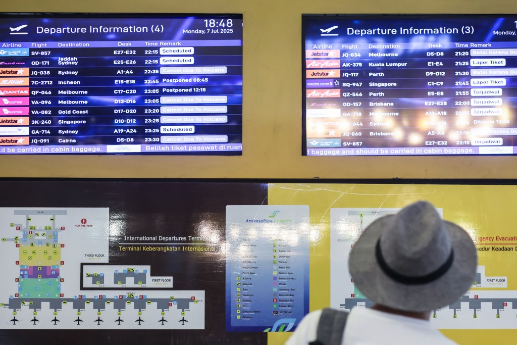 airport travellers