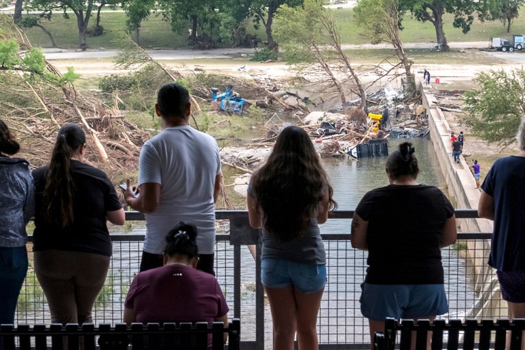 Texas flood alert doubt, as toll rises further