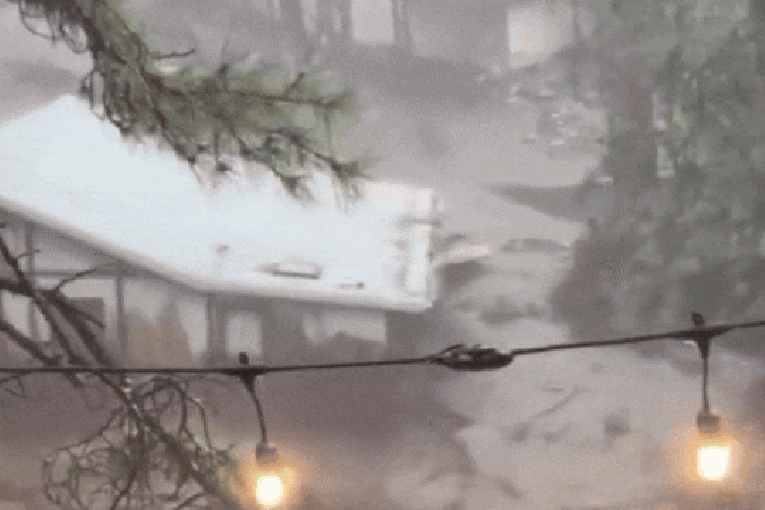 House swept away in fresh US flood crisis
