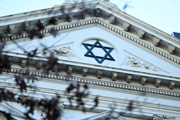 Antisemitism plan urges PM to strip funding 