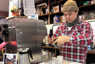 Cafes, small biz fear brunt of card fee ban