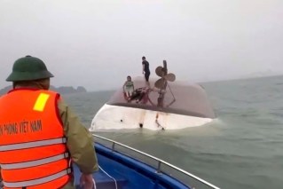 Dozens dead after Ha Long Bay boat capsizes 