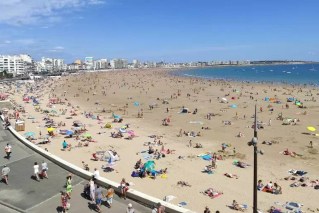 French town announces tourist swimwear ban